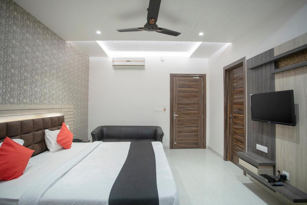 Capital O 69415 Green View Resort Alīgarh Exteriör bild