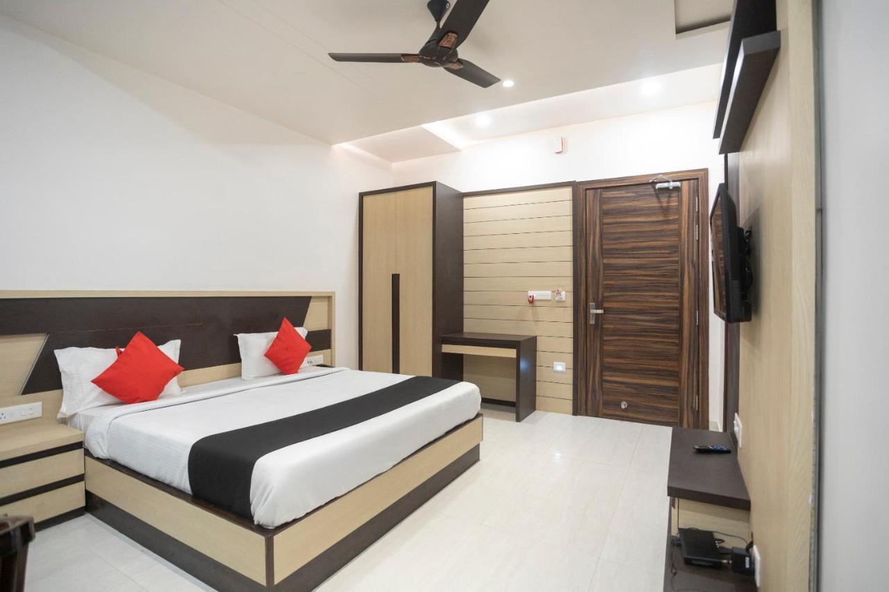 Capital O 69415 Green View Resort Alīgarh Exteriör bild