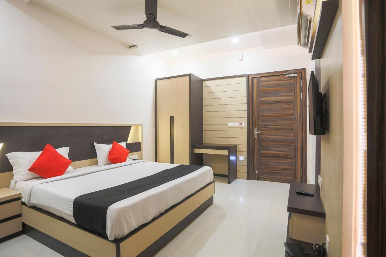 Capital O 69415 Green View Resort Alīgarh Exteriör bild